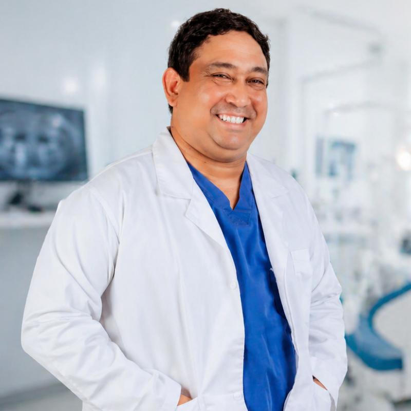 Dr. Raúl Villafañe Saldarriaga